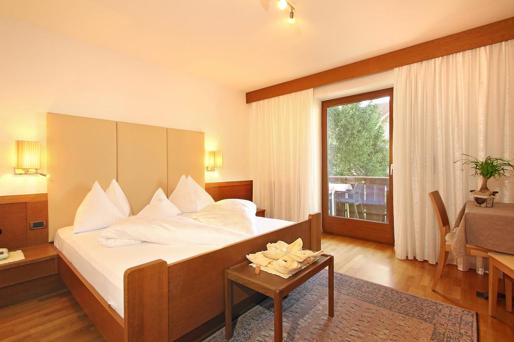 Hotel Garni Savoy Castelrotto Room photo